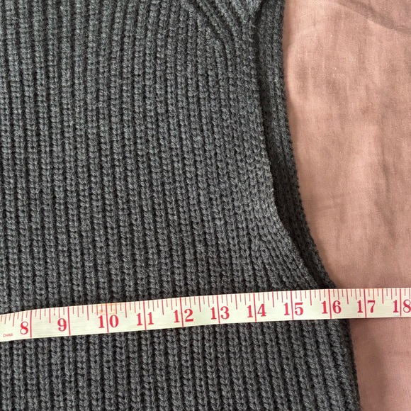 Wilfred Durandal Wool Sleeveless Sweater Top - Picture 9 of 9